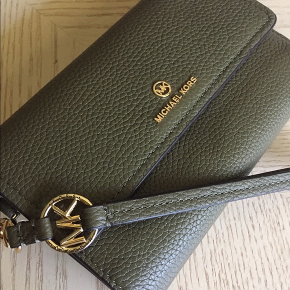 Michael Kors Olive Leather Phone Wristlet - Picture 6 of 13